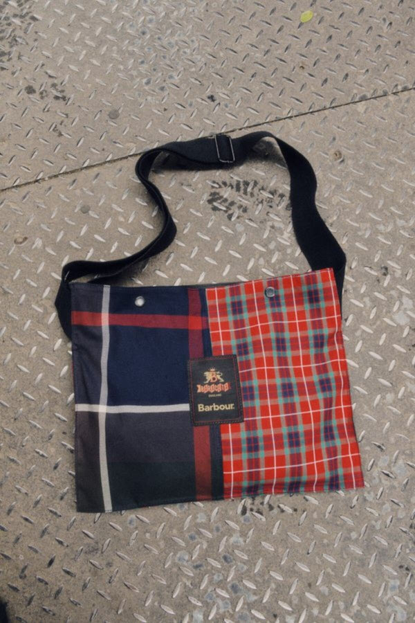 Sac à bandoulière motif tartan Barbour x Baracuta